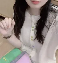 七言家巨好看！ins穿搭#初秋糯白五彩扣短袖开衫
