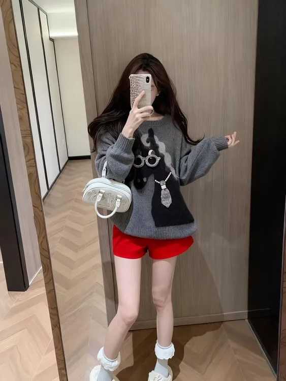 独特漂亮小马提花毛衣女减龄2026新款新年穿搭搭配红色短裤套装