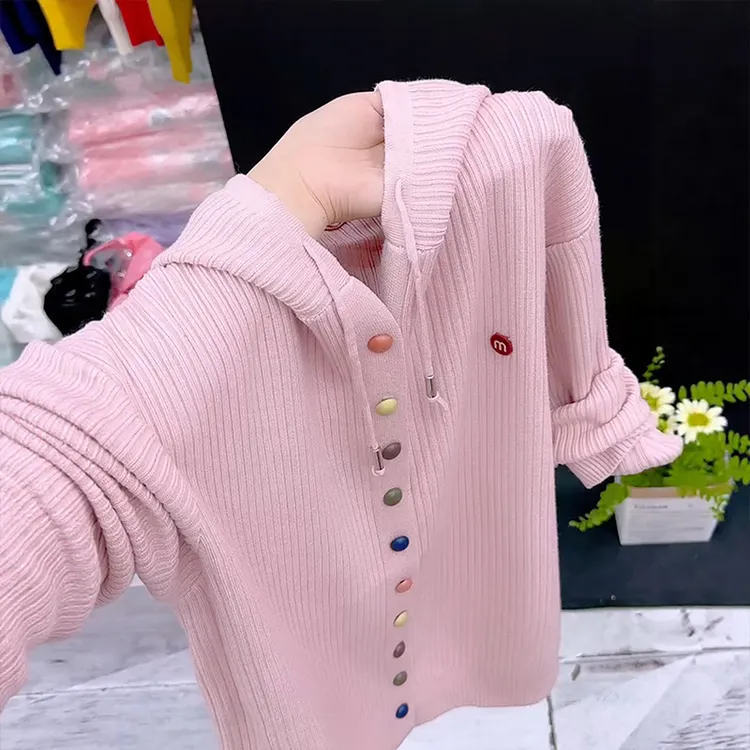 法式粉色连帽软糯彩扣针织开衫秋冬女装大码胖MM洋气减龄百搭上衣