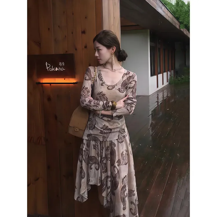 复古气质U领印花长袖连衣裙女2025早秋新款纯欲风修身显瘦A字长裙