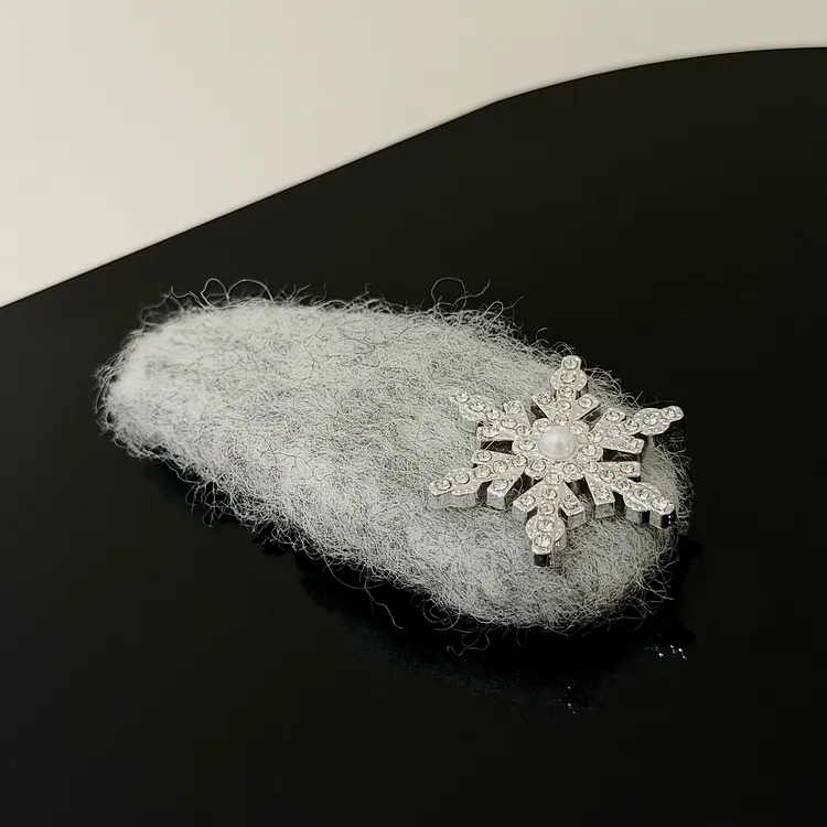 【17SR】冬日氛围亮闪雪花毛球边夹网红