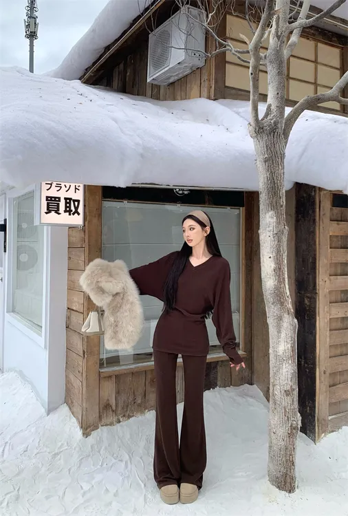 时尚磨毛工艺V领上衣套装微喇显瘦高腰网红长裤秋冬针织休闲