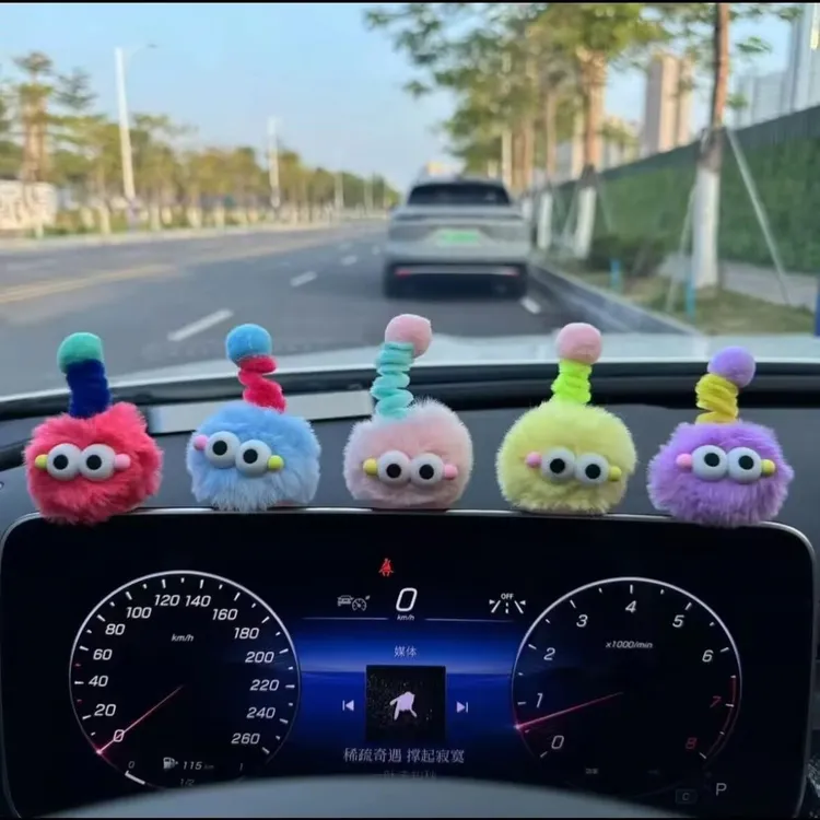 可爱天线毛球车载摆件汽车电动车装饰品小摆件汽车中控台装饰品