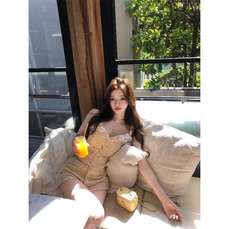 小香风套装休闲百搭镂空针织开衫设计感V领吊带背心高腰显瘦短裤