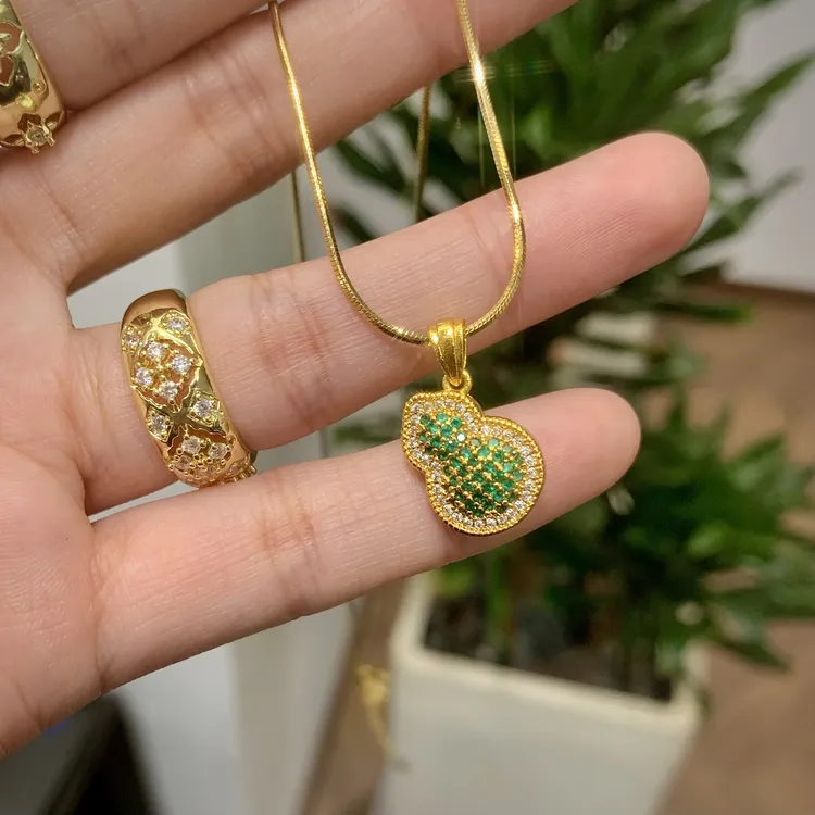 钛钢项链 高级绿葫芦蛇骨项链窗花设计气质轻奢满镶嵌