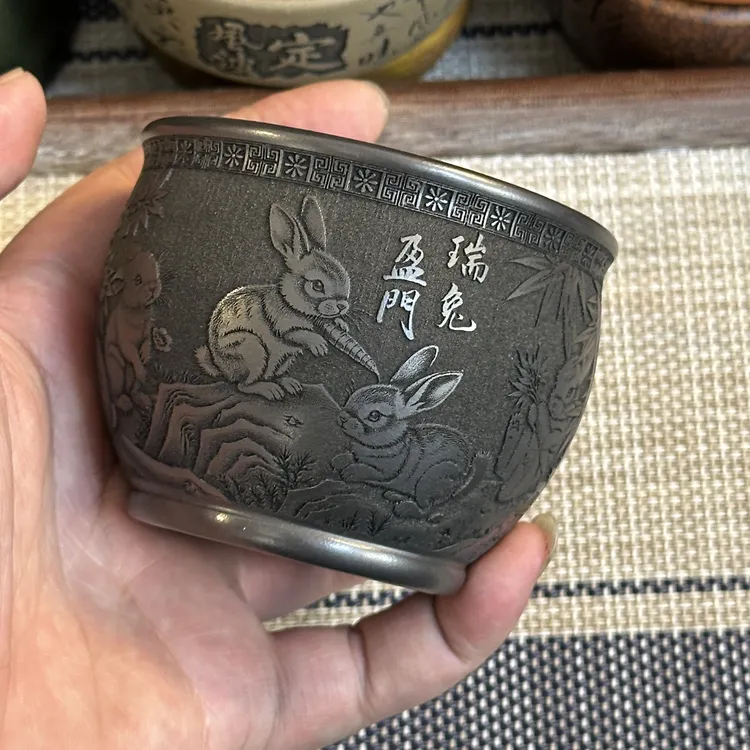 宜兴全手工紫砂茶具 原矿石黄泥料刻绘兔子主人杯品茗杯容量150ml