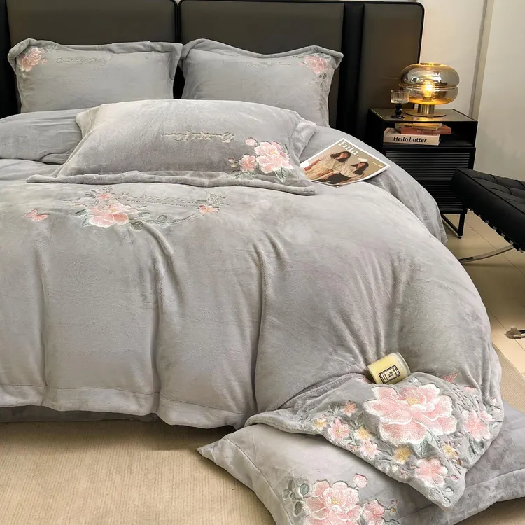 2025新款A类秋冬加绒240g牛奶绒年轻人四件套双面绒加厚刺绣款