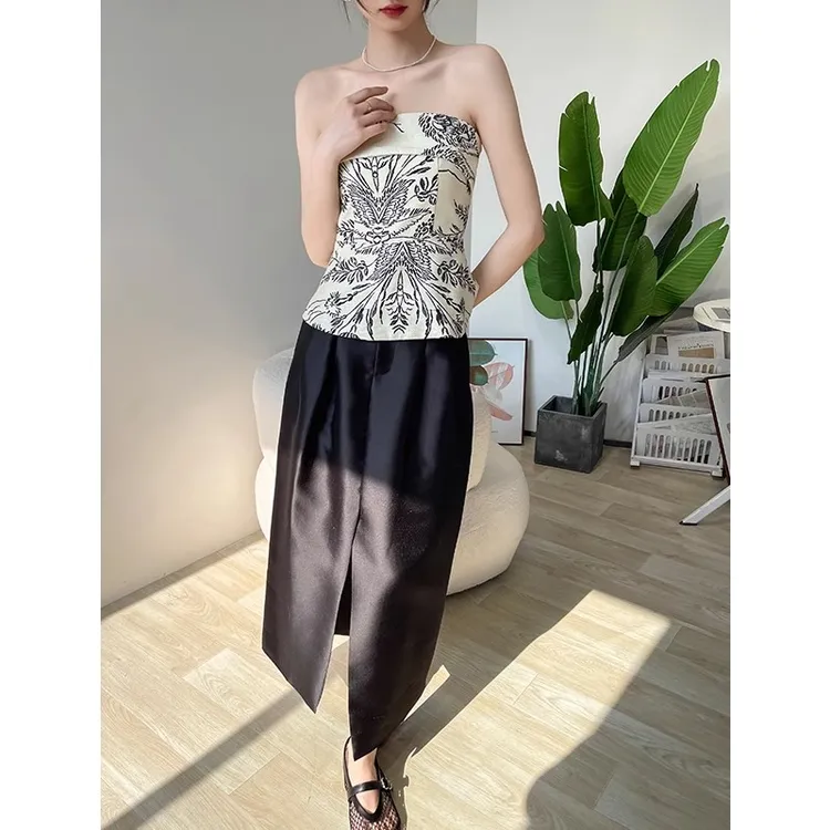 夏天套装女2025新款印花抹胸吊带洋气上衣缎面开叉半身裙子两件套