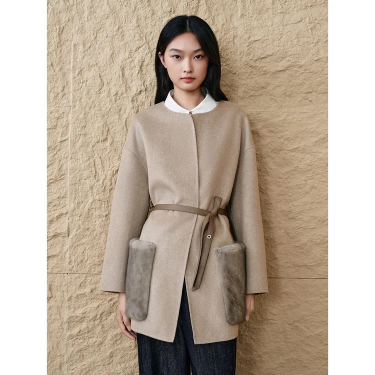 INSUN恩裳冬季圆领落肩拼貂中长款美丽诺双面呢外套9C65580310