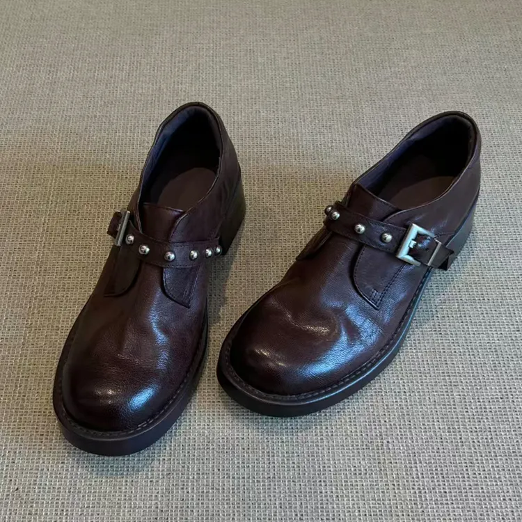 羊皮版~复古学院风铆钉皮带扣设计小皮鞋女时尚圆头粗跟舒适单鞋