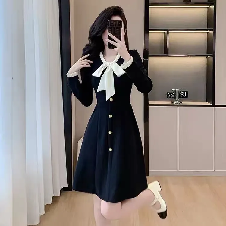 法式赫本风黑色连衣裙女2025春秋新款高级感收腰显瘦气质小黑裙子