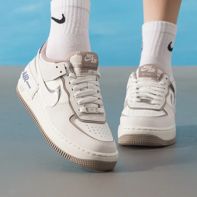 耐克（NIKE）女鞋AF1空军一号运动鞋百搭休闲鞋板鞋米灰IO7594-101