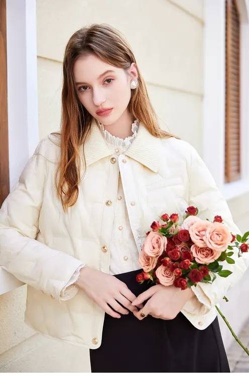 2025羽绒服外套法式小香风压花纯色常规短款女秋冬甜美小个子百搭