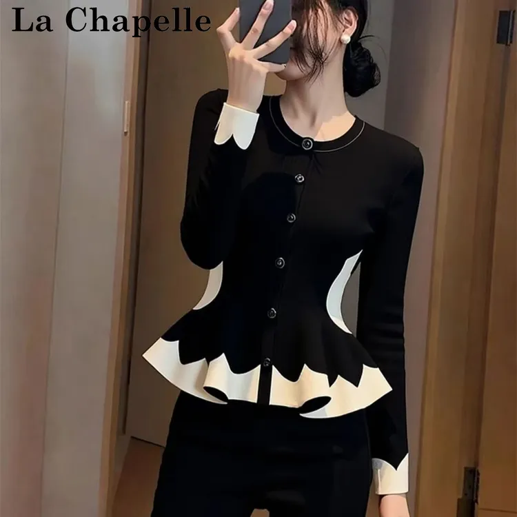 拉夏贝尔黑白拼接荷叶边针织衫女秋冬设计感独特减龄气质掐腰上衣