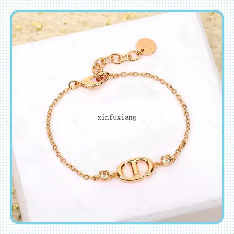 铜合金手链 迪家D家CD字母嘻哈情侣手链女小众时尚轻奢镶钻手饰