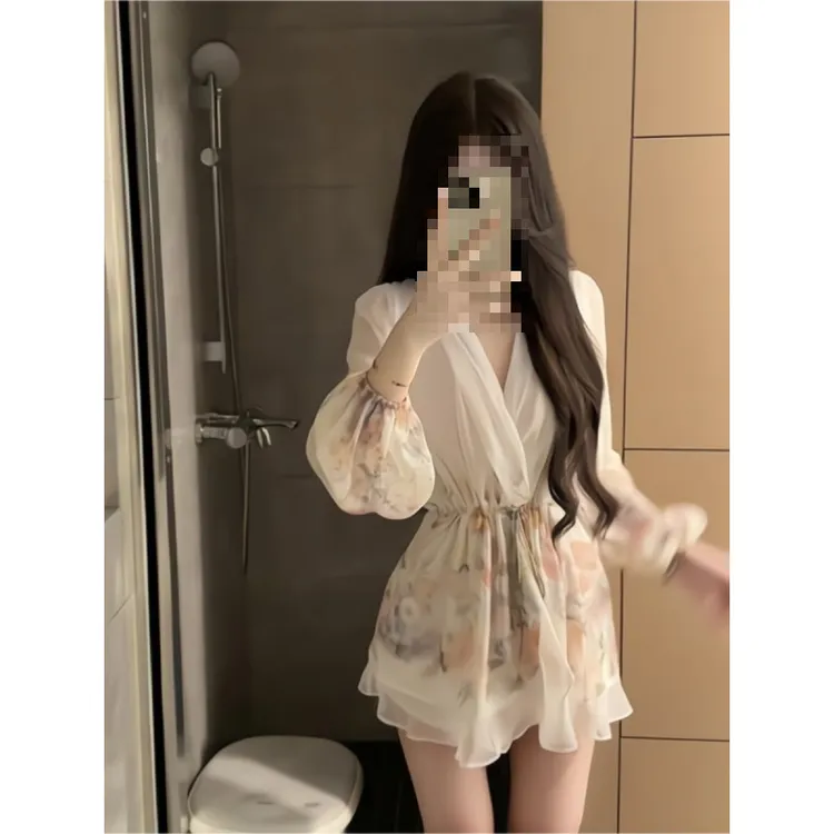 挂脖式网纱v领连衣裙女温柔气质抽绳长袖碎花短裙夏季法式灯笼袖