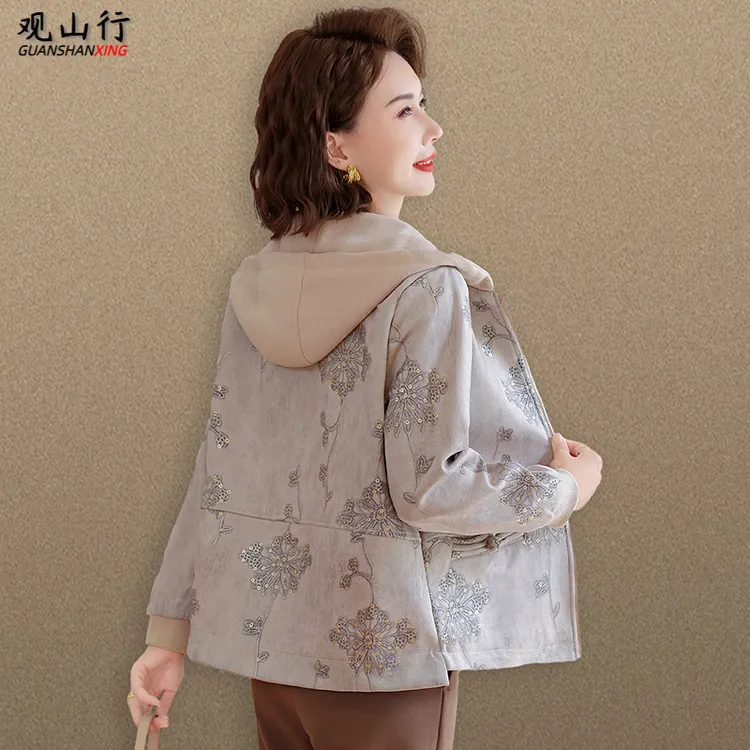 小个子妈妈春秋外套洋气中老年人秋装短款风衣夹克女款阔太太上衣