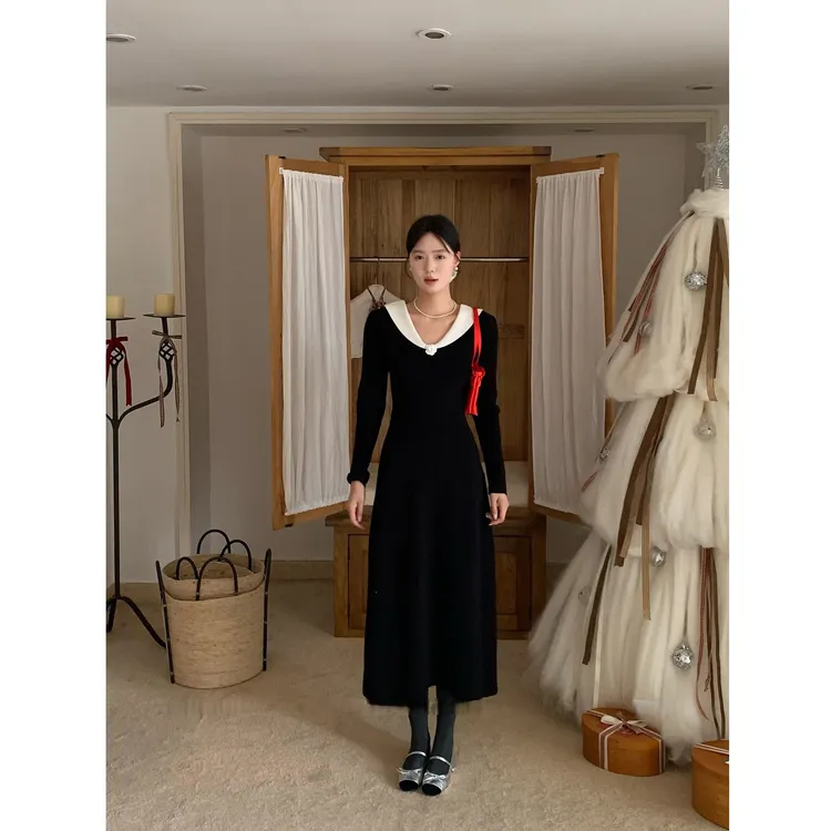 名媛淑女气质减龄山茶花拼色针织长裙秋冬新款显瘦百搭打底连衣裙