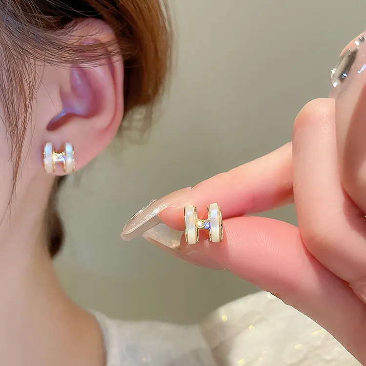 黄铜锆石耳饰 银针锆石字母H贝母耳钉