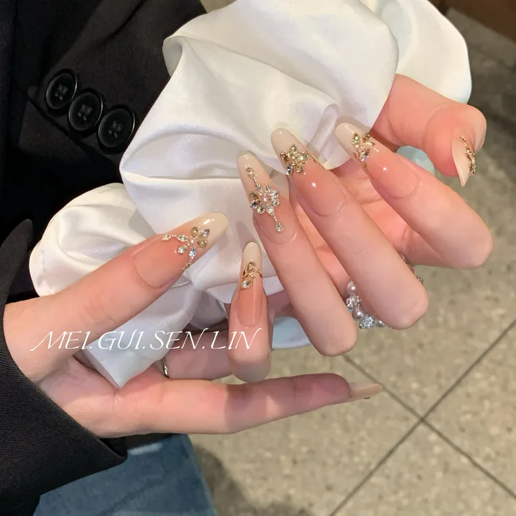 梦秋 玫瑰森林冰透粉渐变气质长甲纯欲温柔手工穿戴甲可拆卸