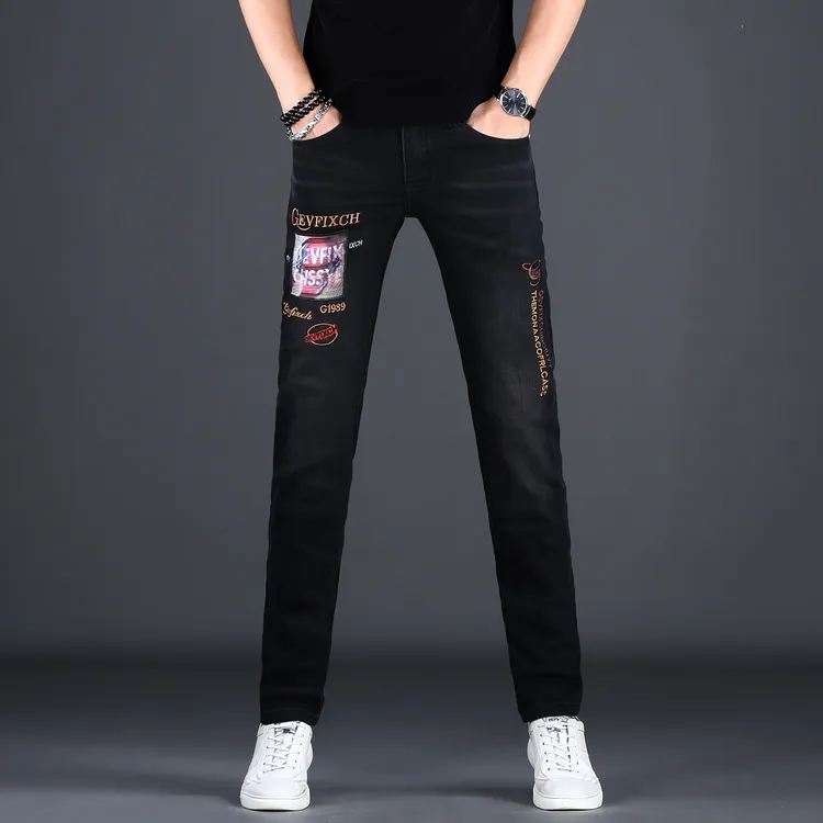 男士时尚刺绣黑色牛仔裤男款修身小脚裤潮牌欧货2025秋冬新款男裤