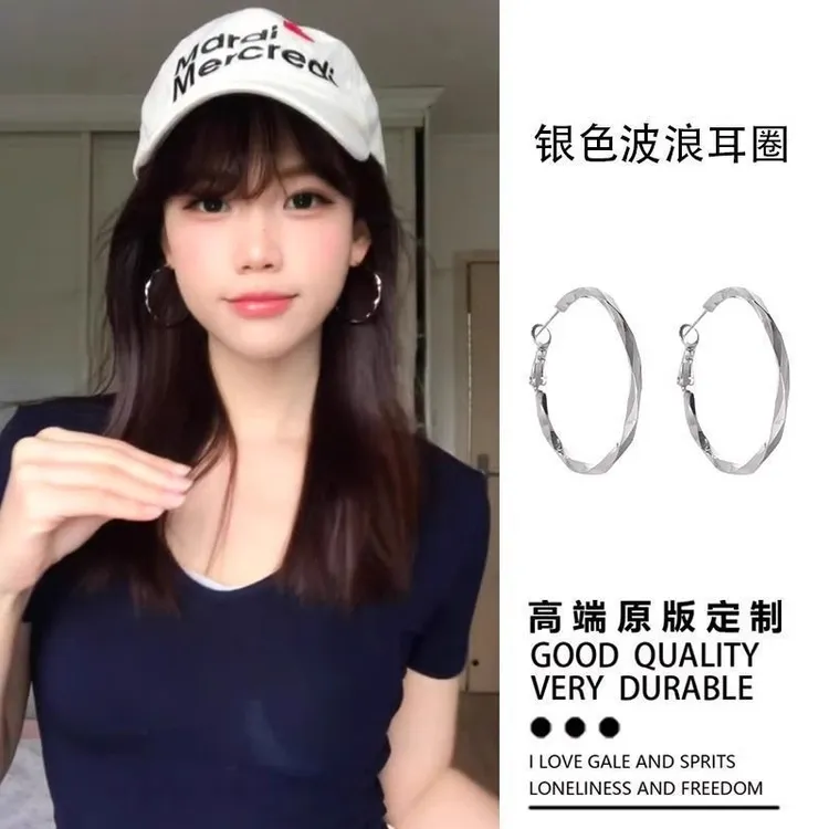 显脸小~波浪素圈圆环耳环女2025设计感爆款耳圈耳饰简约
