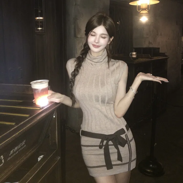 FAY【长岛冰茶】高领紧身无袖针织早秋新品包臀配腰带连衣裙