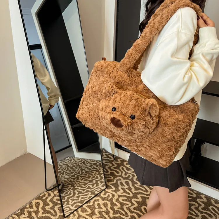 秋冬流行小熊可爱玩偶单肩包女2024新款通勤休闲大容量斜跨毛毛包