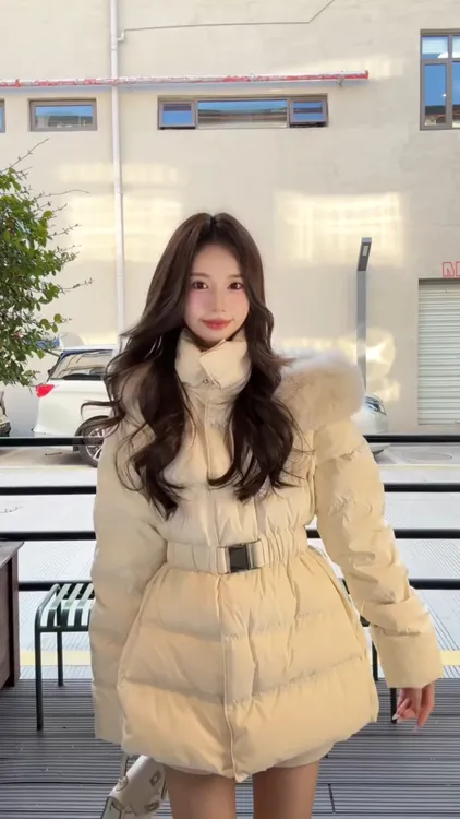 连帽收腰时尚女2025冬季新款韩系高级感大毛领韩系氛围感修身外套