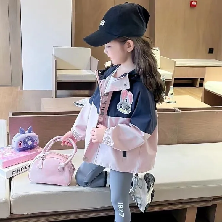 女童秋装外套2025新款儿童朱迪兔子连帽风衣洋气女孩秋季韩版上衣