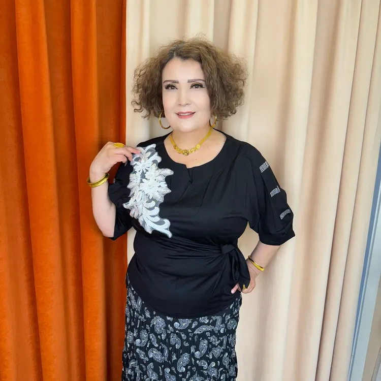 夏季新款重工刺绣花朵收腰显瘦黑色短袖T恤女小众不规则上衣