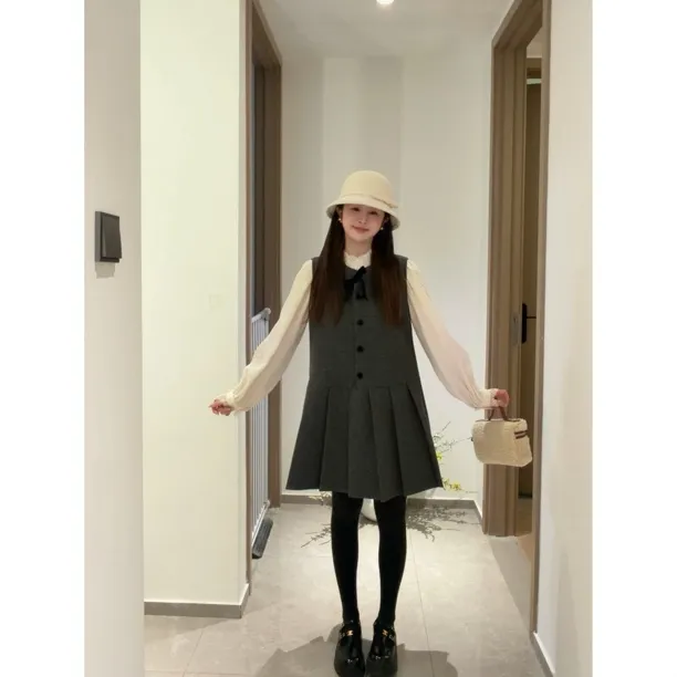 【心动私藏】韩版小香毛呢蝴蝶结百褶背心裙+温柔杏设计感衬衫套装