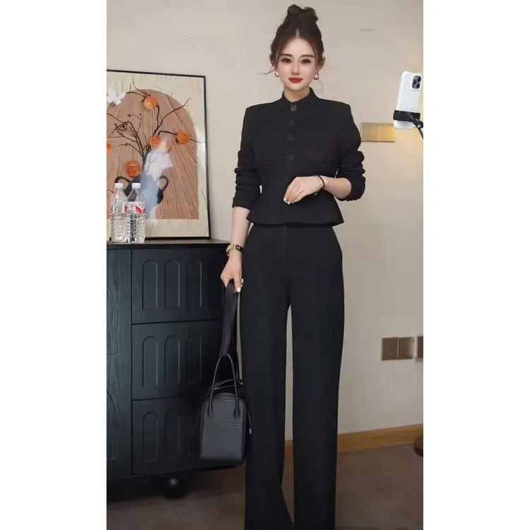 早秋新款通勤高级感西服外套简约休闲短外套通勤装