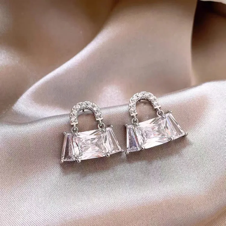 银色包包耳钉女小众设计感耳环2026新款爆款高级感耳饰