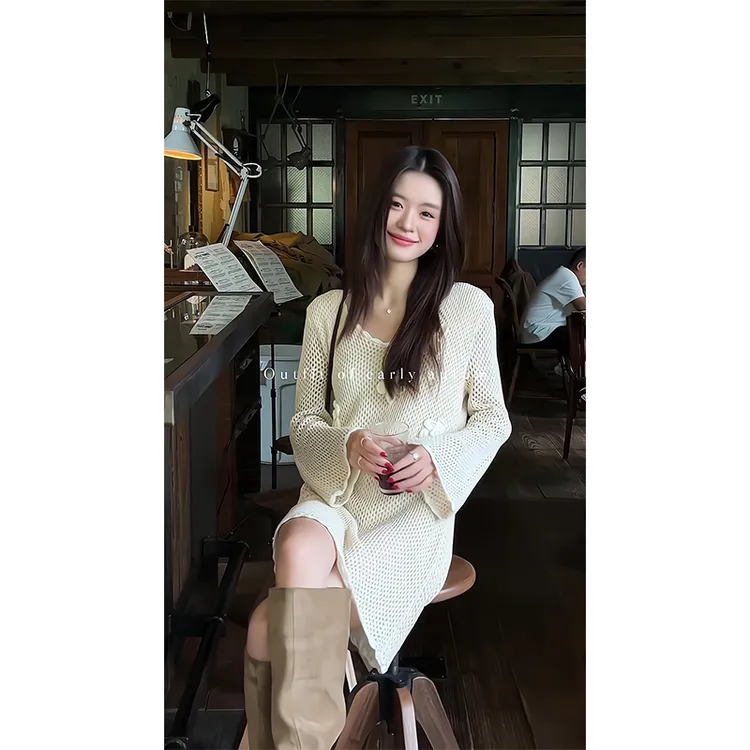 连衣裙女2025夏季新款法式深U领镂空针织裙慵懒风宽松显瘦裙子