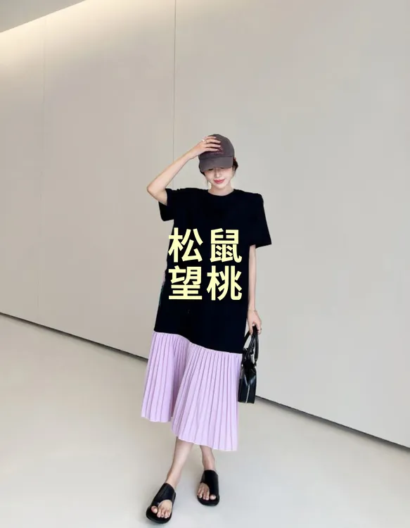 【松鼠望桃】2025夏新款宽松显瘦拼接压褶裙摆印花短袖连衣裙