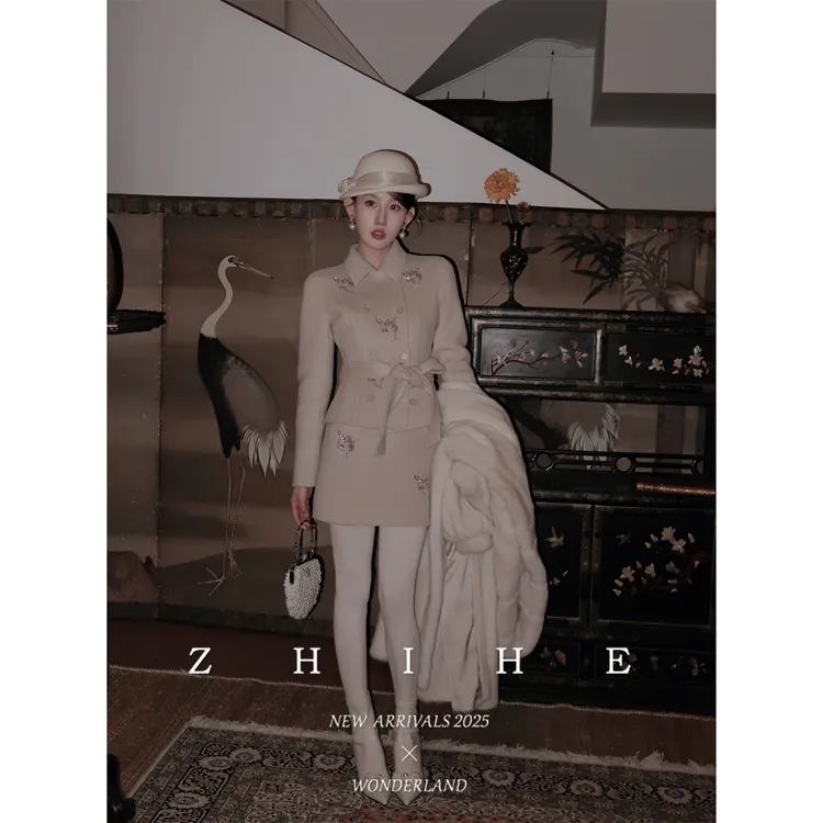 无艳一禾【贝拉千金】手工坊-100绵羊毛定位珠片绣花大衣+半裙