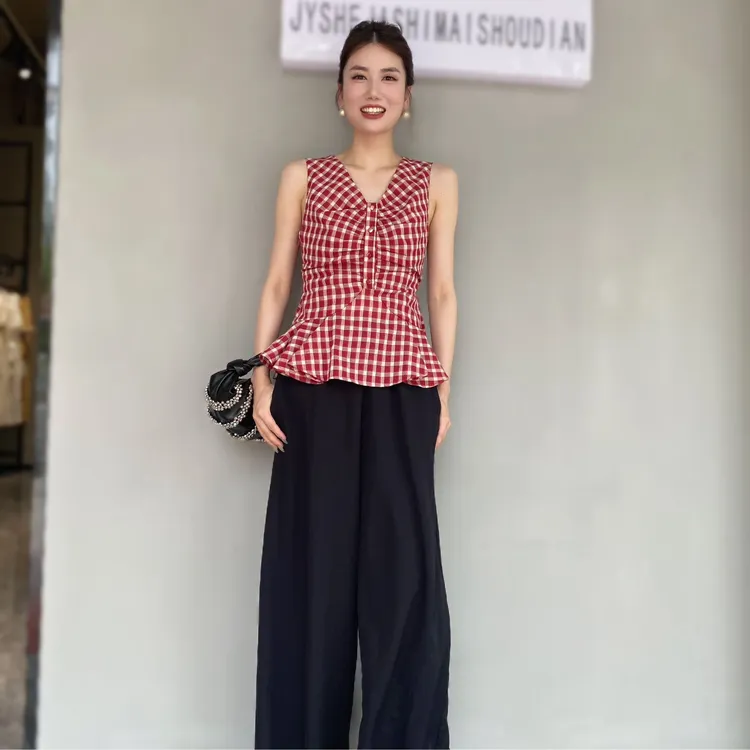 【俊英】时尚设计感小众减龄百搭显瘦时尚红格子背心阔腿裤两件套