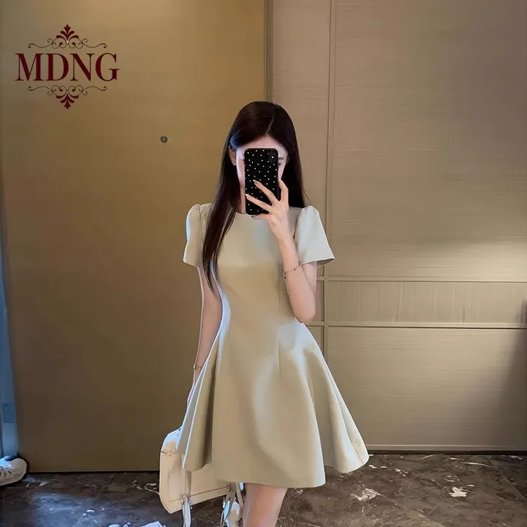 绿色短袖连衣裙子女夏季法式气质小个子高级感礼服裙收腰显瘦短裙