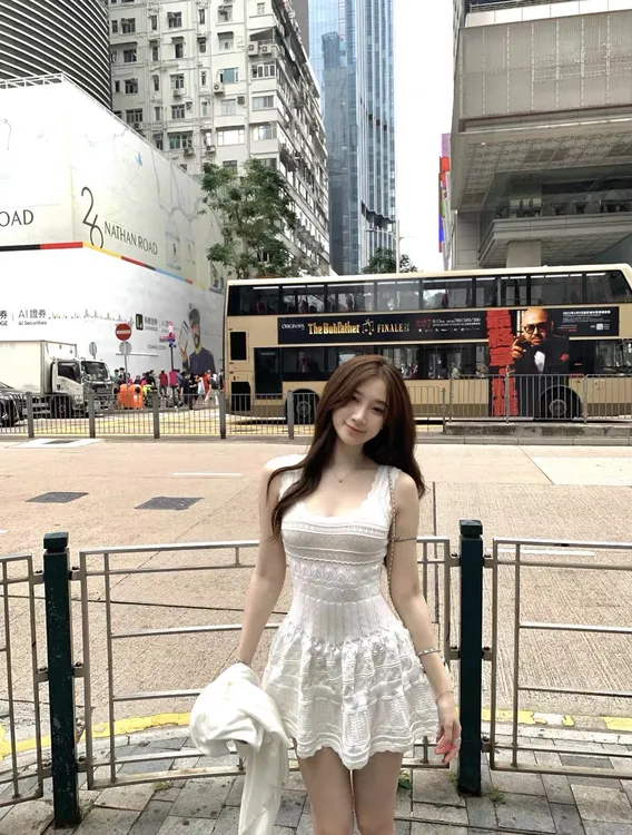 2025春日圆舞曲-镂空针织背心连衣裙