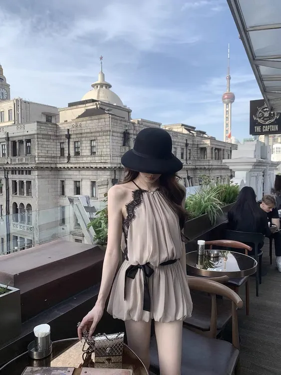 【新人福利】浪漫气质系带挂脖连衣裙女蕾丝拼接收腰花苞短裙小个子