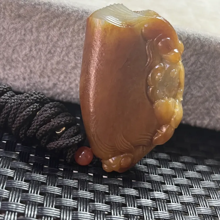 连年有鱼美好子玉挂件约35克
