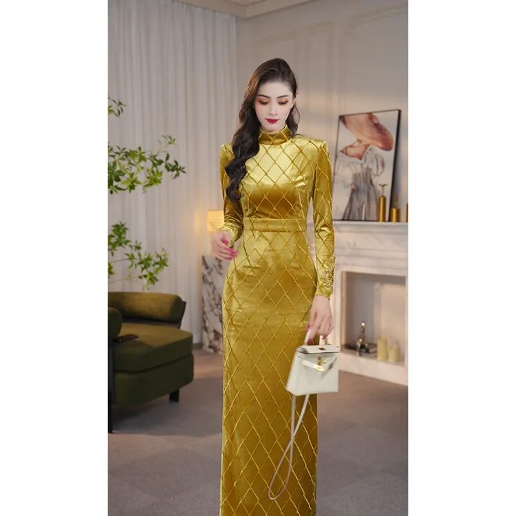 尤克菲儿 轻奢高定丝绒后工艺钉珠裙优雅修身显瘦菱形格连衣裙