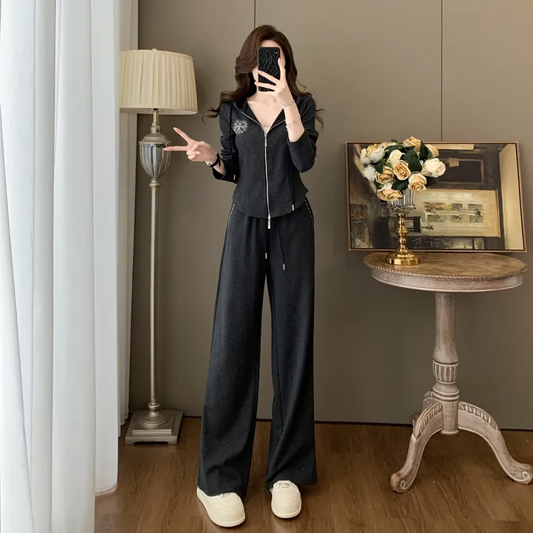 秋装女款爆款2025新款显瘦减龄洋气运动休闲卫衣阔腿裤两件套装女
