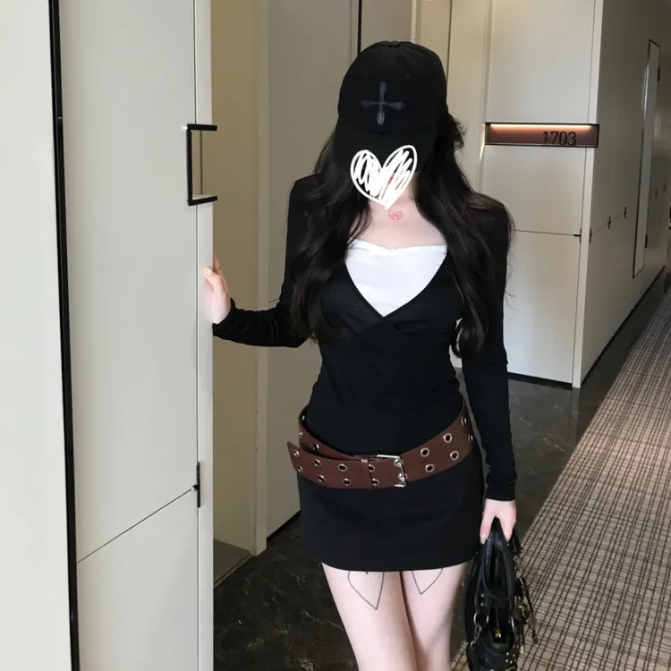 艺等YIDENG黑色V领假两件长袖t恤女2025早秋新款显瘦内搭打底上衣