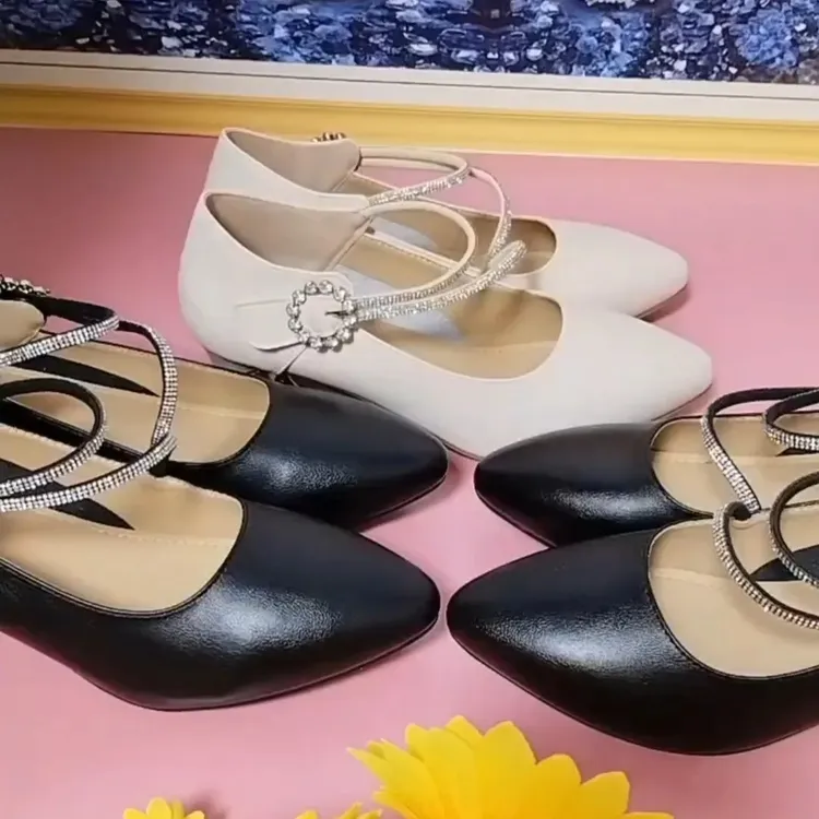 防滑2025平底软底真皮单鞋鞋子新款气质妈妈时尚女鞋旗袍皮鞋女士