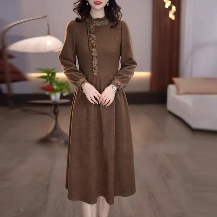 中长款长袖连衣裙女2025新款冬季修身加厚简约通勤风外穿打底裙子