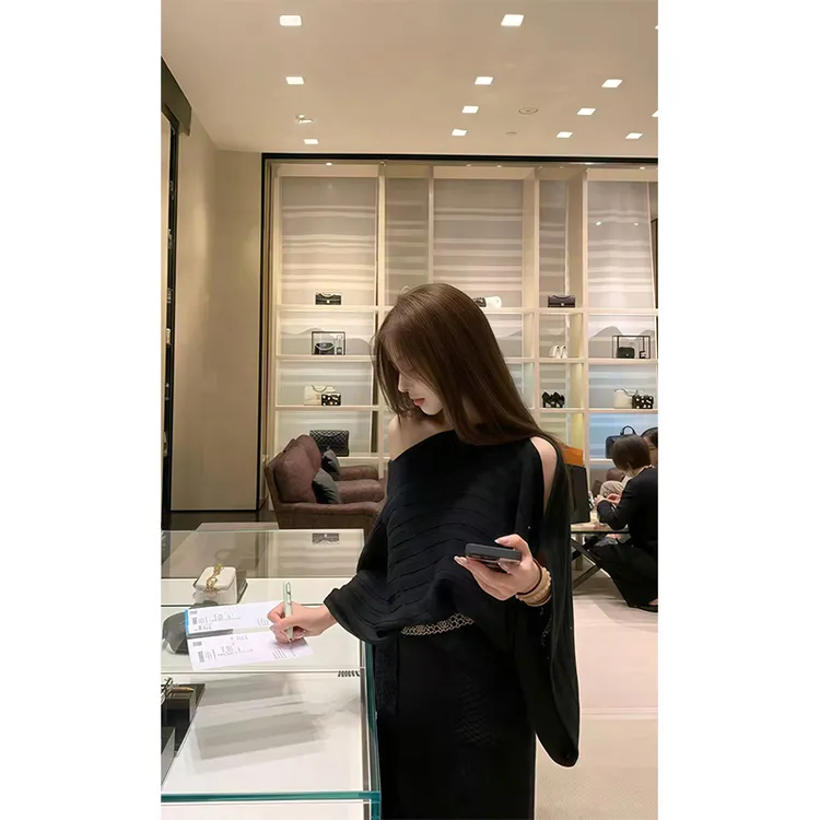 2025秋季新款ins气质御姐范设计感不规则针织上衣女配显瘦半身裙