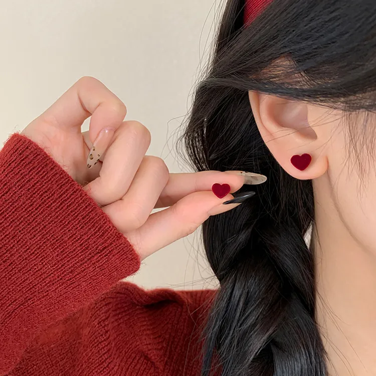 合金耳饰 999银针丝绒爱心耳钉小众女2025蛇本命年过新年红色耳环
