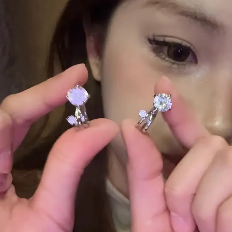 铜合金合成锆石耳饰 小灯泡闪锆耳骨夹无耳洞耳夹绝美耳饰女耳环商品图